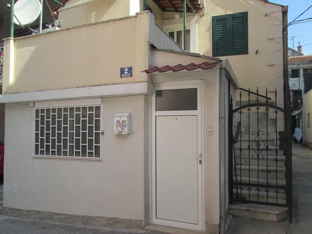 Homey 1-BR Apt