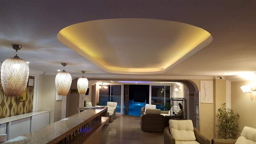 Comet De Luxe Hotel