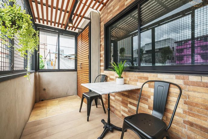 Light Loft at Victory Monument By Favstay