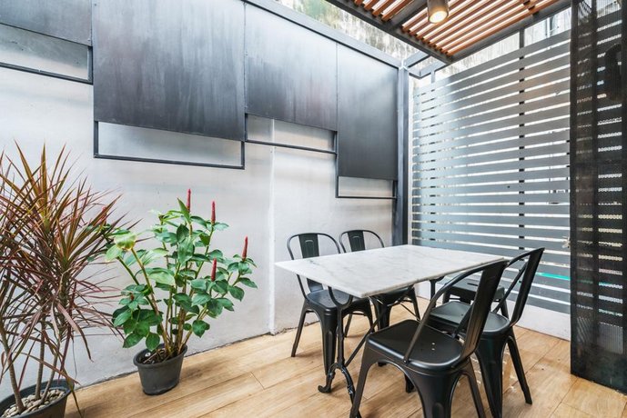 Light Loft at Victory Monument By Favstay