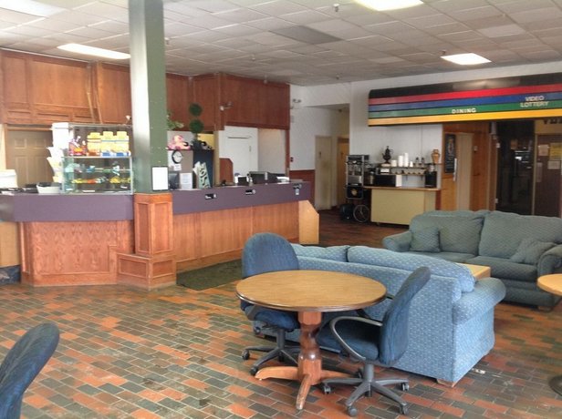 Town And Country Hotel Calgary Compare Deals
