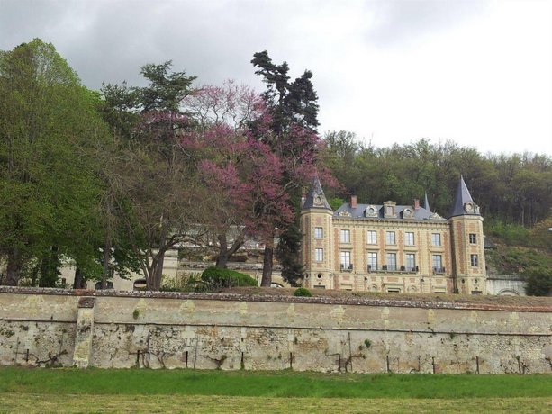 Hotel The Originals Chateau De Perreux Nazelles Negron - 