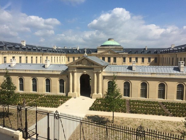 Hotel des Lys