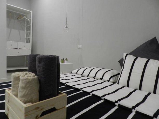 Mola Rooms