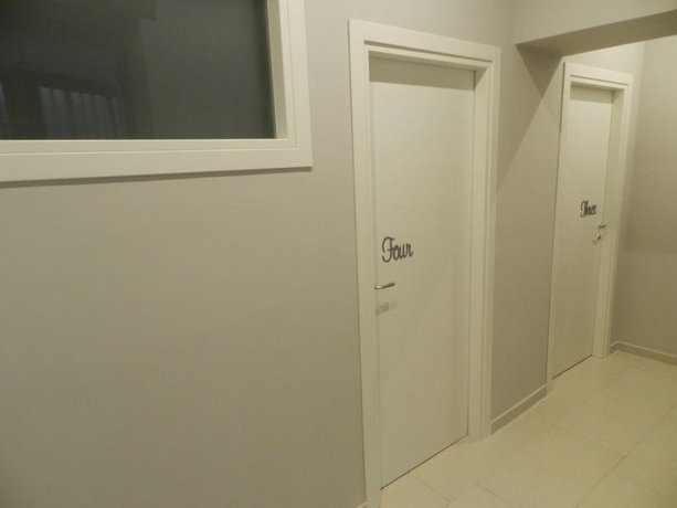 Mola Rooms