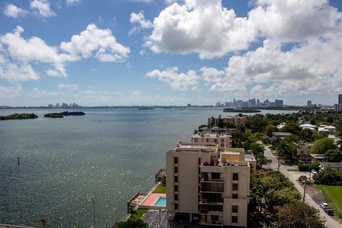 Mare Azur Miami Luxury Apartments by Grand Bay