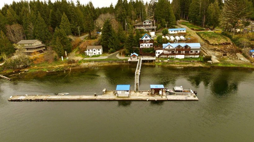 Kingfisher Lodge & Marina 카마나 포인트 라이트 스테이션 Canada thumbnail