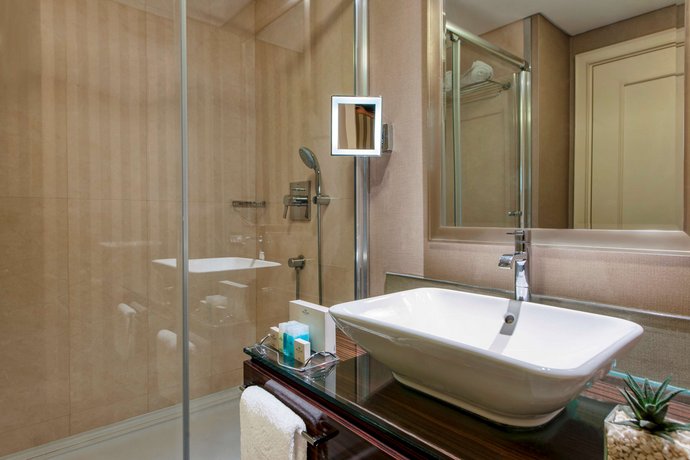 Elite World Business Hotel