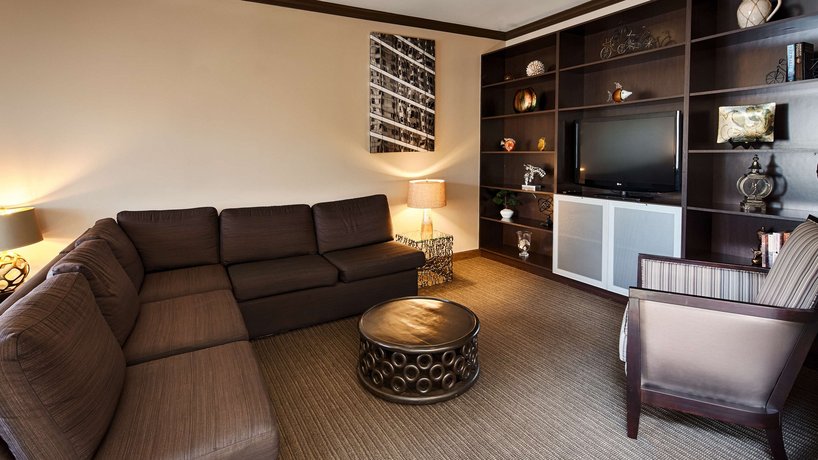 Best Western Plus Miami Airport North Hotel & Suites
