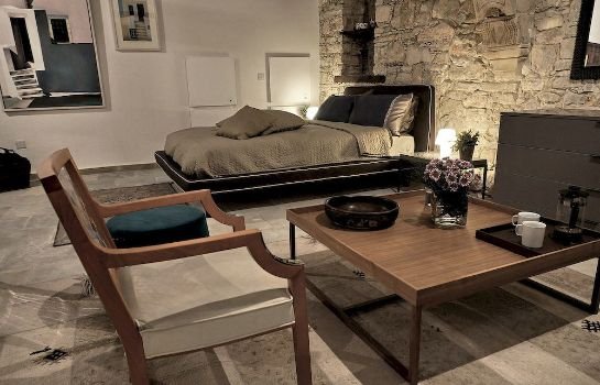 Ipio Vouni Suites