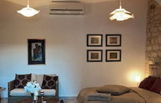 Ipio Vouni Suites