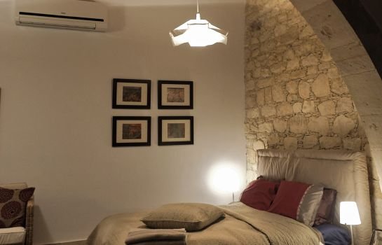 Ipio Vouni Suites