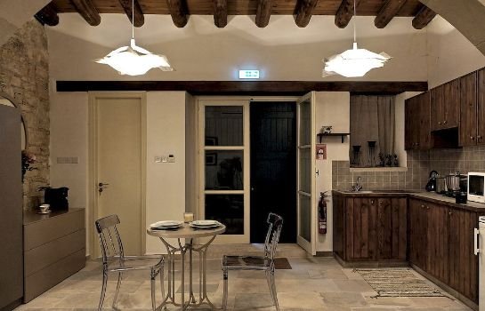 Ipio Vouni Suites