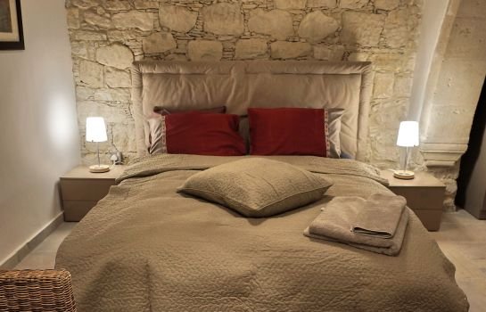 Ipio Vouni Suites