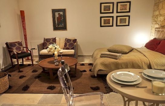 Ipio Vouni Suites