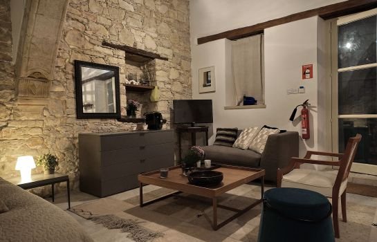 Ipio Vouni Suites