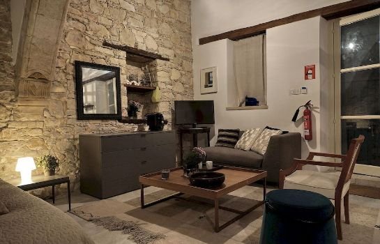 Ipio Vouni Suites