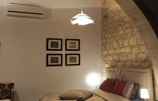 Ipio Vouni Suites