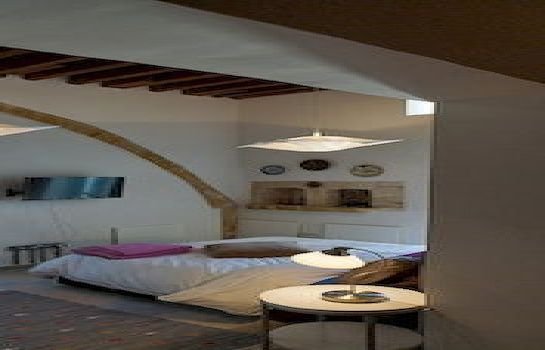 Ipio Vouni Suites