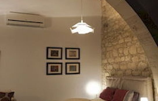 Ipio Vouni Suites