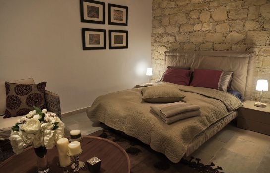Ipio Vouni Suites