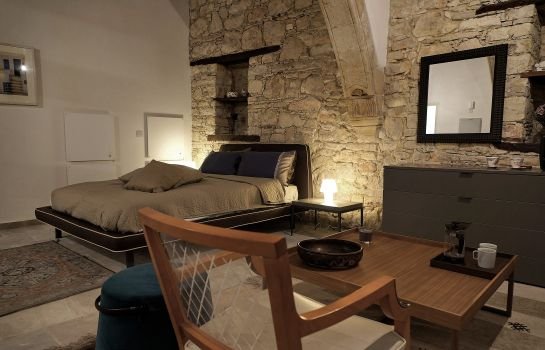 Ipio Vouni Suites