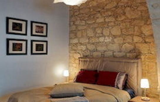 Ipio Vouni Suites