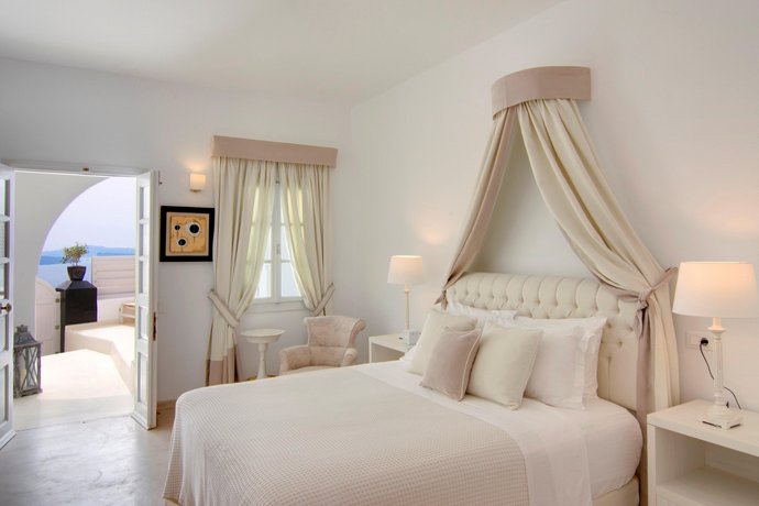 Santorini Secret Suites & Spa
