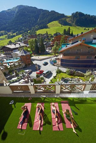 Hotel Alpine Palace