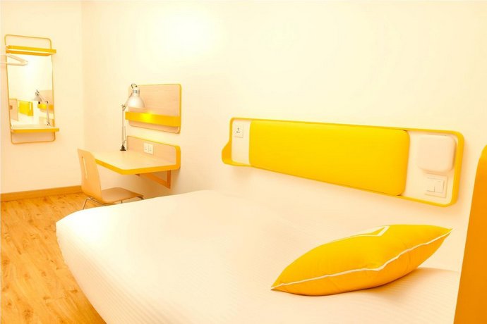 Bloomrooms @ Link Road