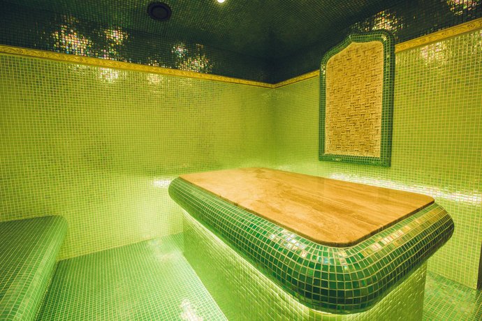Avenue Deluxe Hotel