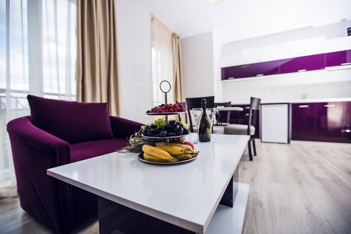 Avenue Deluxe Hotel