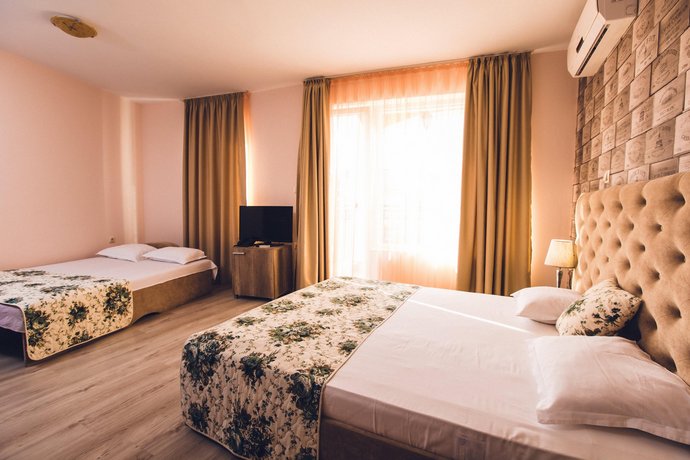 Avenue Deluxe Hotel
