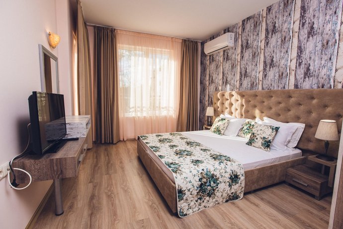 Avenue Deluxe Hotel
