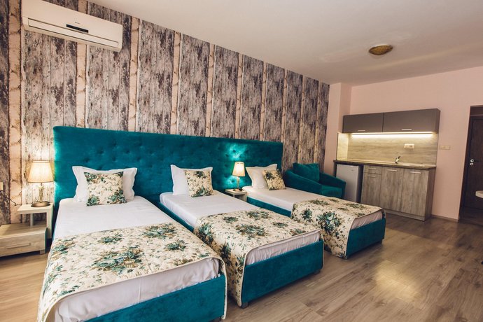 Avenue Deluxe Hotel