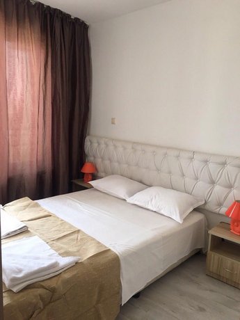Avenue Deluxe Hotel