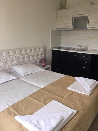 Avenue Deluxe Hotel