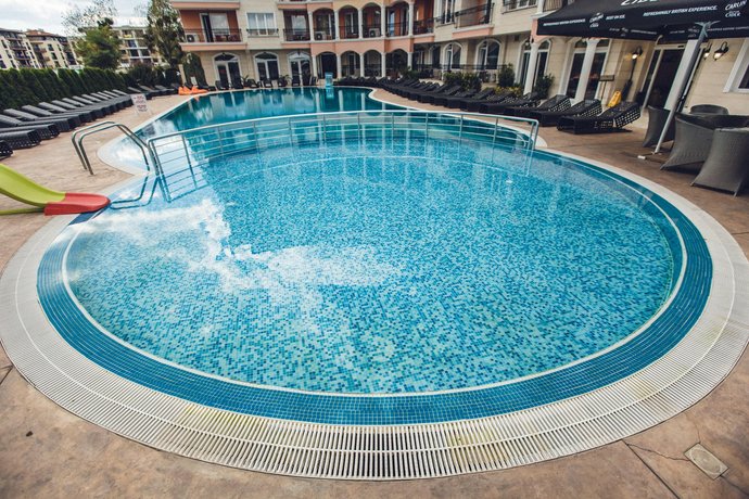 Avenue Deluxe Hotel