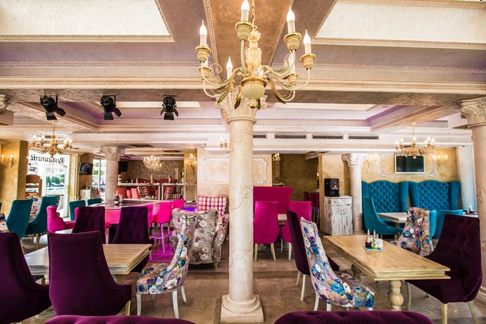 Avenue Deluxe Hotel