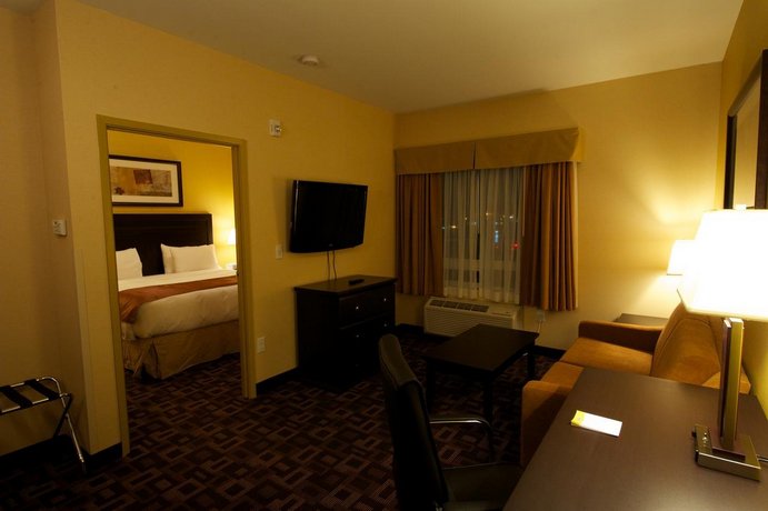 Days Inn & Suites by Wyndham Winnipeg Airport Manitoba
