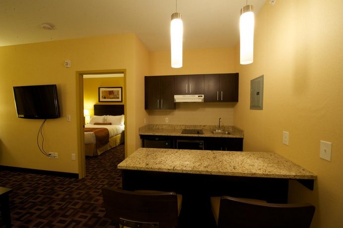 Days Inn & Suites by Wyndham Winnipeg Airport Manitoba