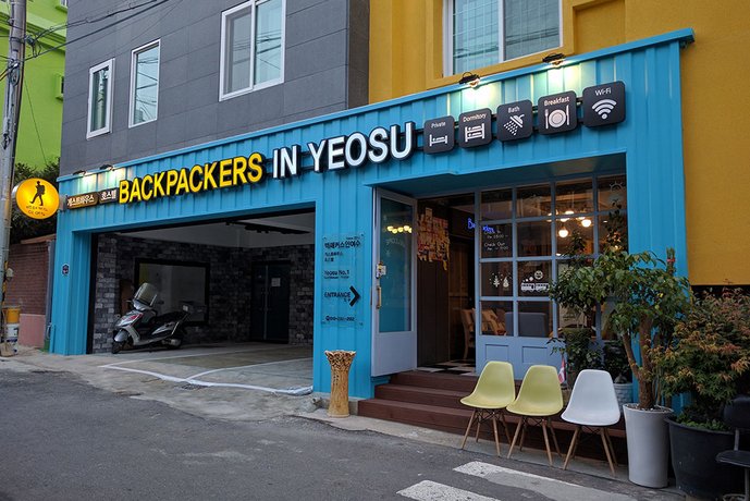 Backpackers In Yeosu