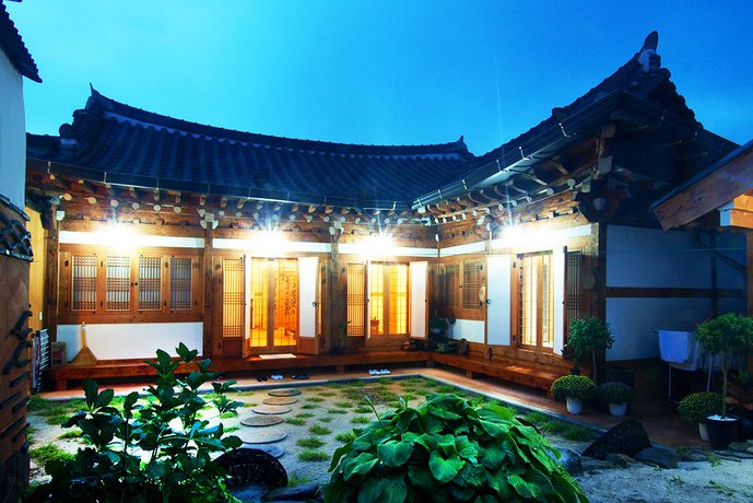 Saekdong Jeogori Hanok Guesthouse Jeonju