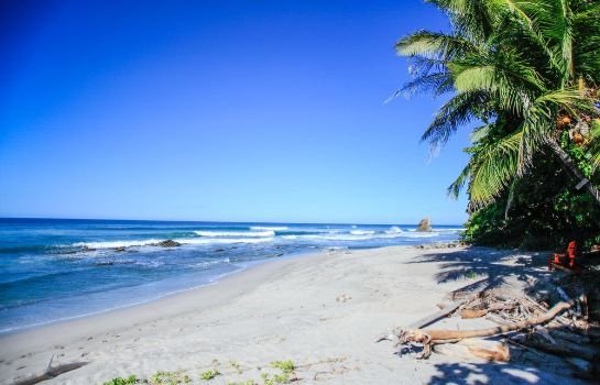 Makanas Beach Bungalows