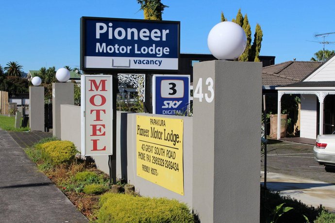 Papakura Pioneer Motor Lodge & Motel Ardmore Airport New Zealand thumbnail