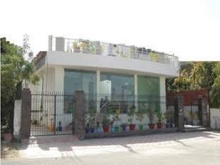 FabHotel Everest International