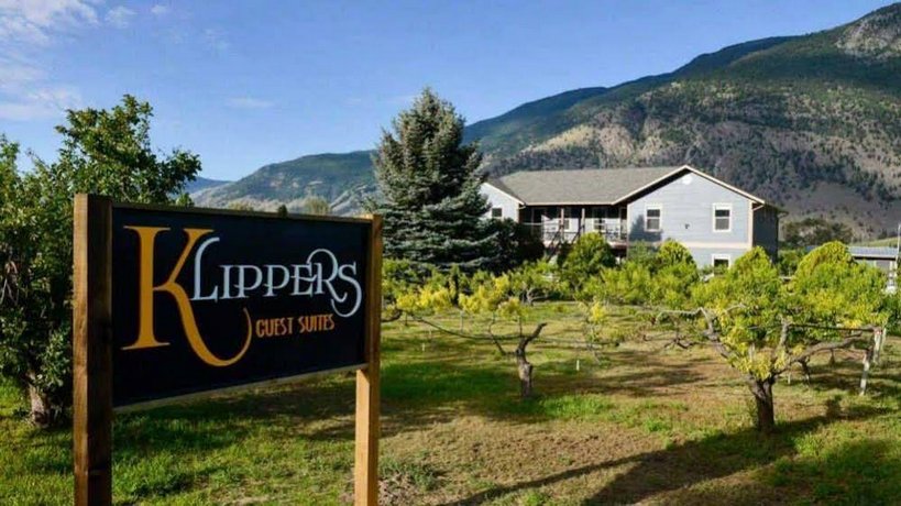Klippers Guest Suites Crowsnest Vineyards Canada thumbnail