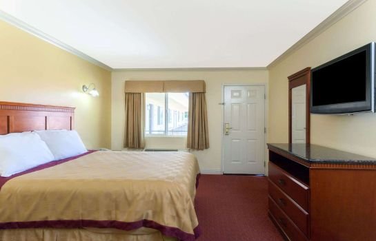 Travelodge by Wyndham Brea