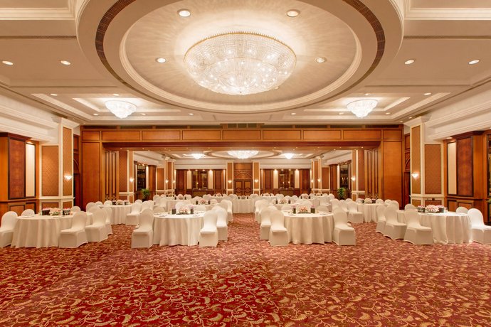 Taj Lands End