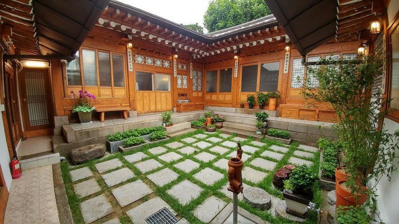 Bukchon Sosunjae Guesthouse Gyeongbokgung Palace South Korea thumbnail